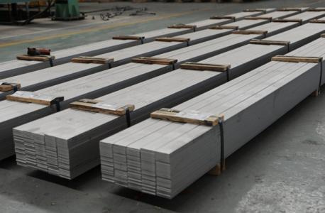 中国供应商低价Q235 Ss400 S235jr Ms低碳钢扁钢